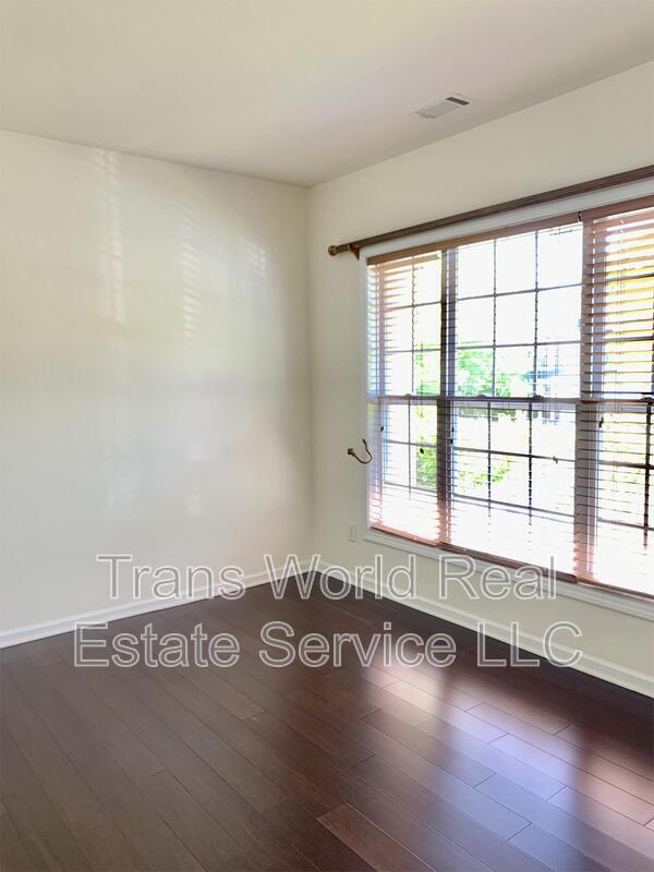 Photo - 2202 Jasmine Glen Dr House