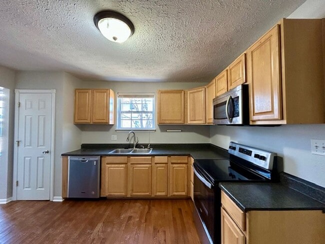 Building Photo - Charming 2 Bedroom 2 Bath Duplex in Fountain Square! ***SPECIAL-$400 OFF 2ND MONTH***