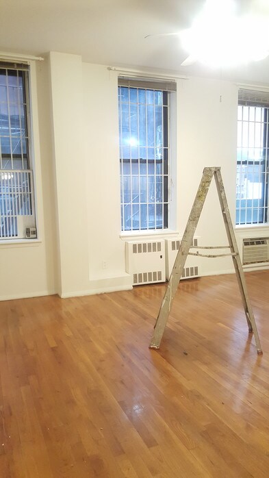 Primary Photo - 230 E 52nd St