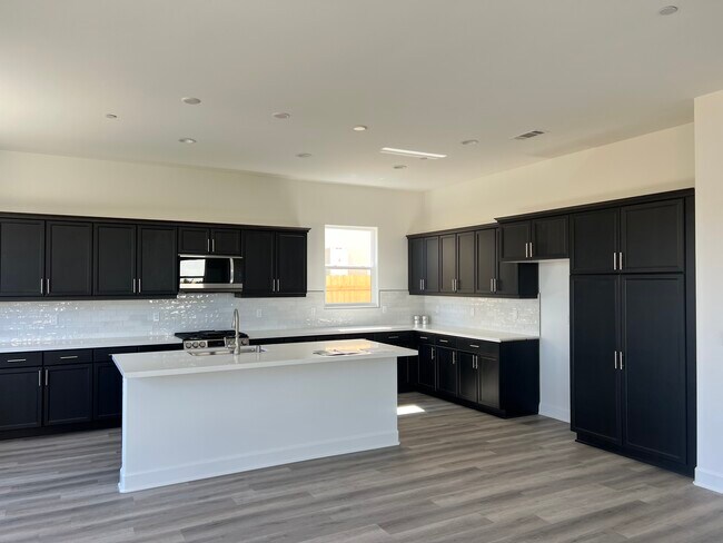 Foto del edificio - 779 Skyview Ln