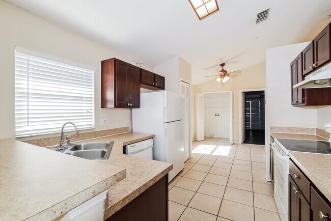 Building Photo - 601 Spinnaker Way