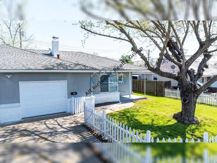 Foto principal - Dreamy Duplex Delight: 4 Beds, 1 Bath in S...
