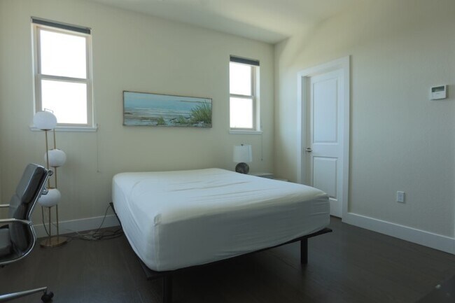 Foto del edificio - 1739 Hazelnut Ln