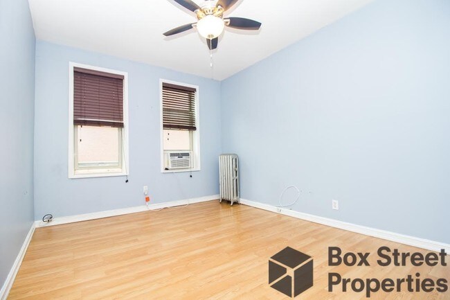 Foto del edificio - 59-21 Bleecker St