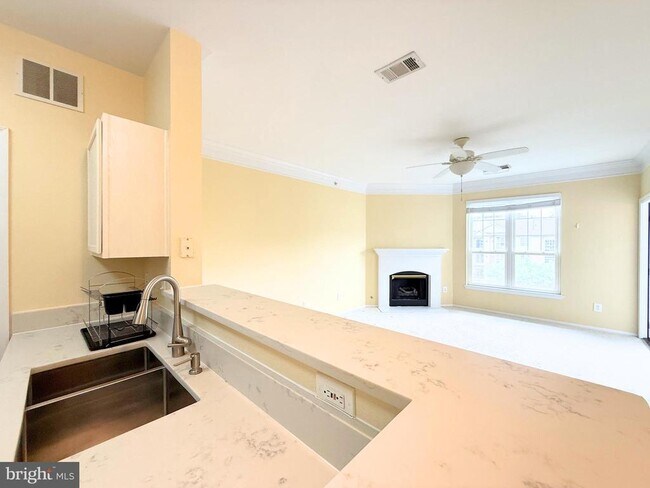 Foto del edificio - 1580 Spring Gate Dr.