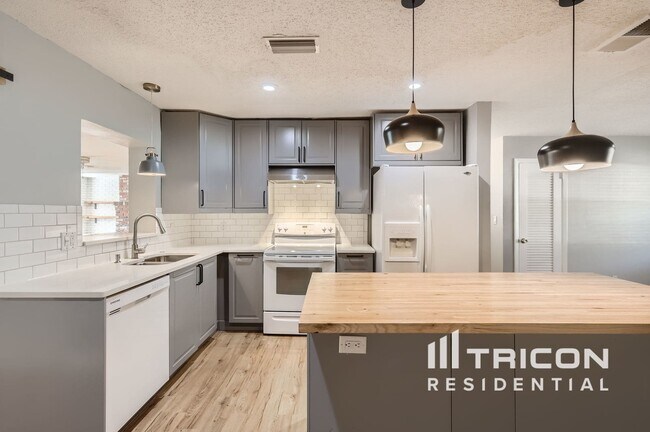 Building Photo - 6685 26th Way N