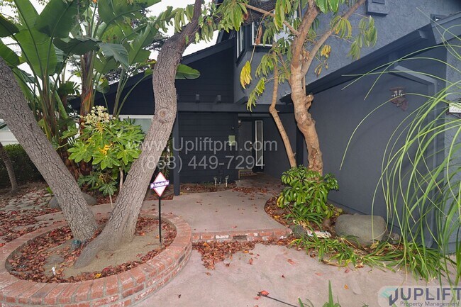 Foto del edificio - 4 Bed 3 Bath House in Spring Valley w/ Was...