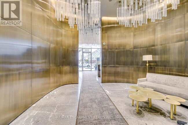 Photo du bâtiment - 200 Bloor St W