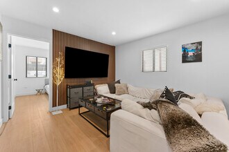 Building Photo - 351 S Catalina St