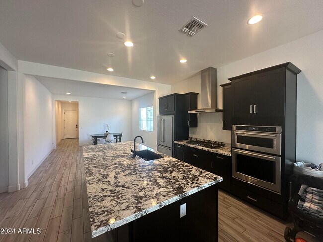 Foto del edificio - 10864 W Marshall Ave