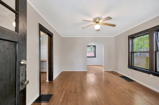 Building Photo - 7 Villard Ct