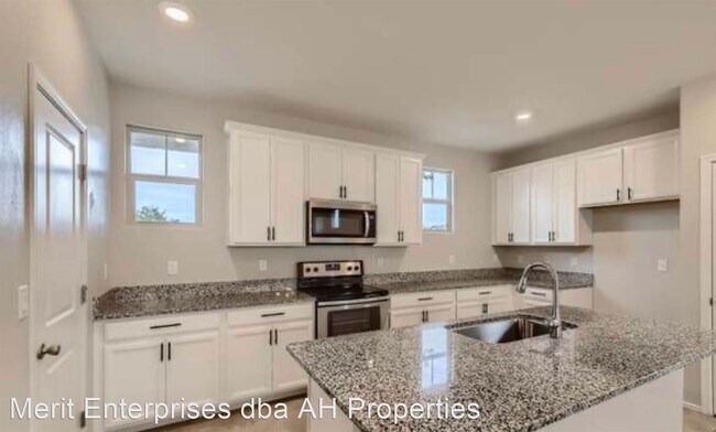 Foto del edificio - 4 br, 2 bath House - 16631 W SIERRA ST