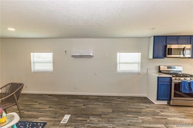 Building Photo - 4720 Powell Ave
