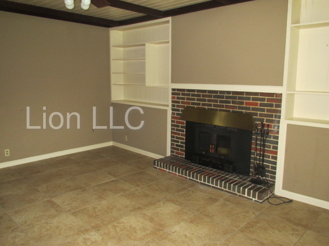 Building Photo - 2144 Lester Ln