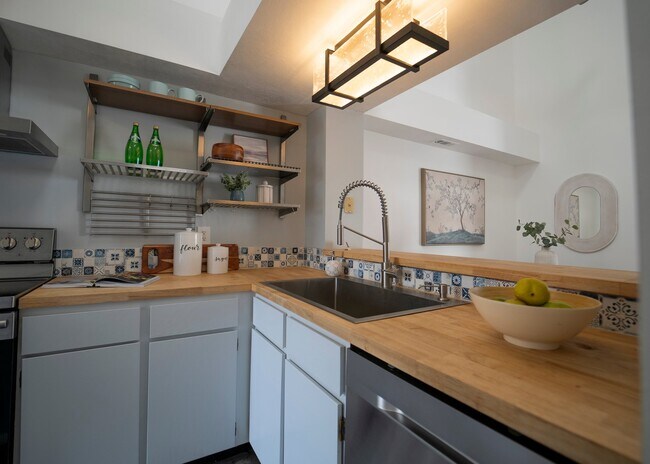 Foto del edificio - 5333 Beacon Hill Cir
