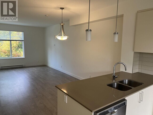 Photo du bâtiment - 7250-7250 18th Ave