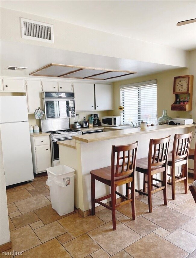 Building Photo - 3 br, 2 bath Condo - 15230 Roxford St Unit 53