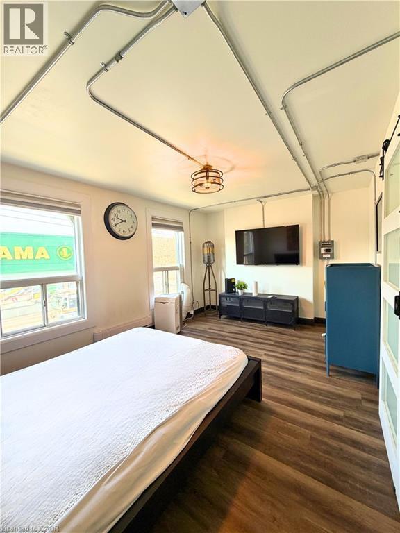 Building Photo - 1129 Main St E