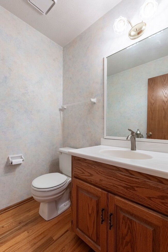 Foto del edificio - Great 4 bedroom house on acreage! Very Pri...