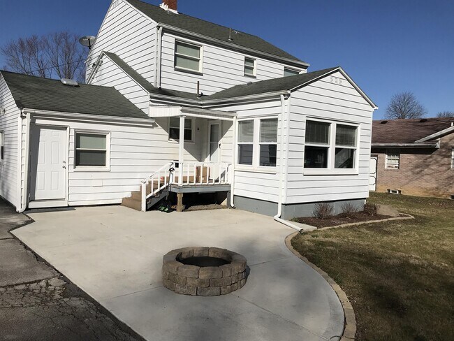 Building Photo - 893 Mathews Rd