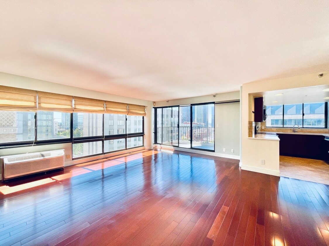 Spacious 2 Bedroom Condo with Private Balc... - Spacious 2 Bedroom Condo with Private Balc...