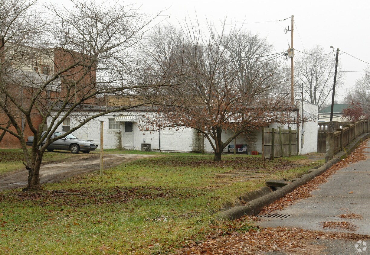 Primary Photo - 106 Bridge St