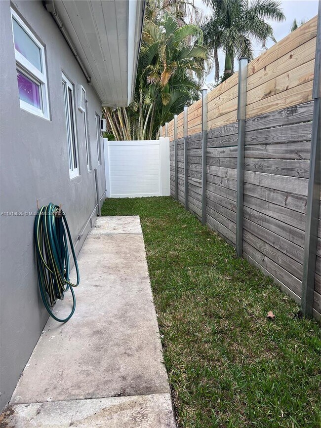 Foto del edificio - 1511 NE 109th St