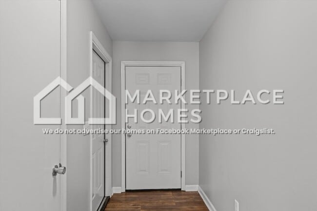 Building Photo - 2834 Brentway Dr