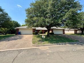 Building Photo - 966 Parkview Cir