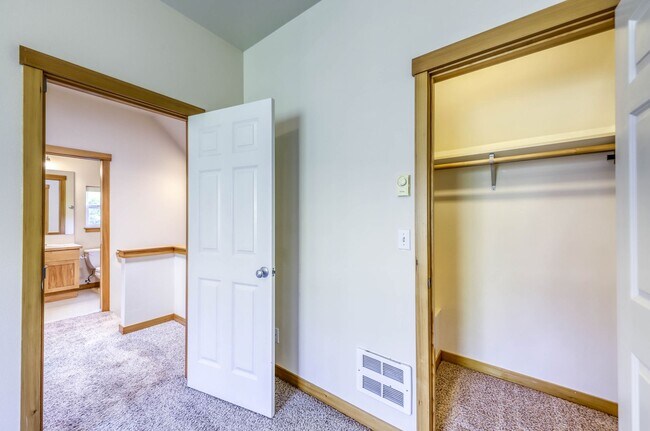 Foto del edificio - Courtyards Condominium unit in Town
