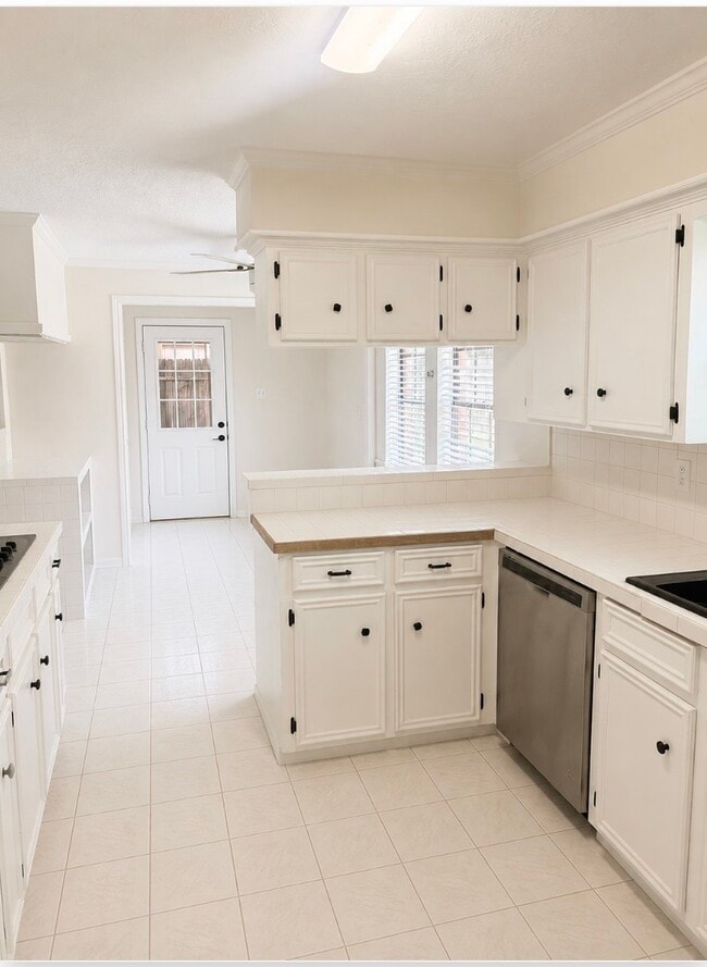 Building Photo - 6918 Marisol Dr