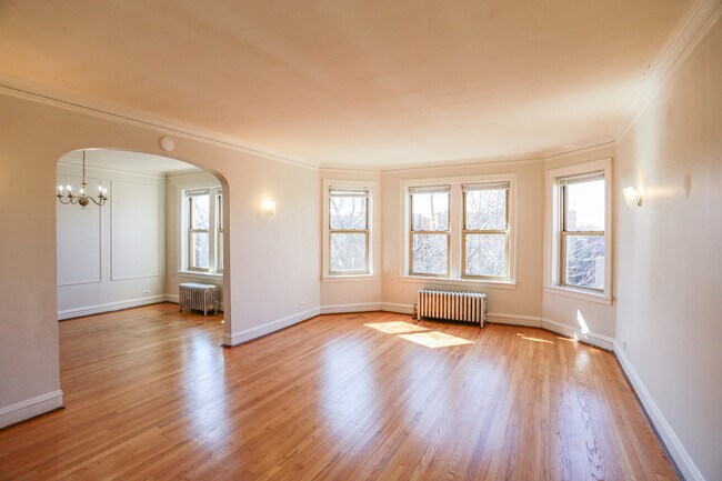 Building Photo - 7443 N Claremont Ave