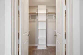 Building Photo - 9757 Katy Fwy