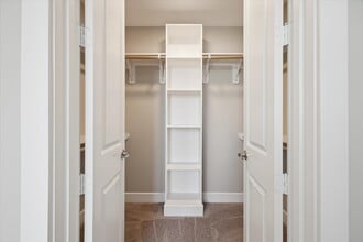 Building Photo - 9757 Katy Fwy