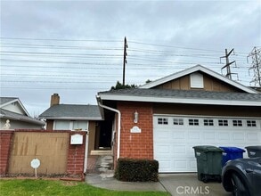 Building Photo - 4701 Sharon Dr