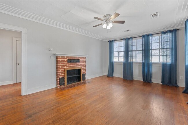 Foto del edificio - Spacious 2-Bedroom, 1-Bathroom Home in Ric...
