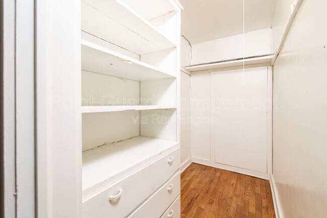 Foto del edificio - 302 S Poplar St