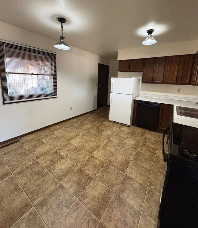 Foto del edificio - 2000-2002 8th St NW