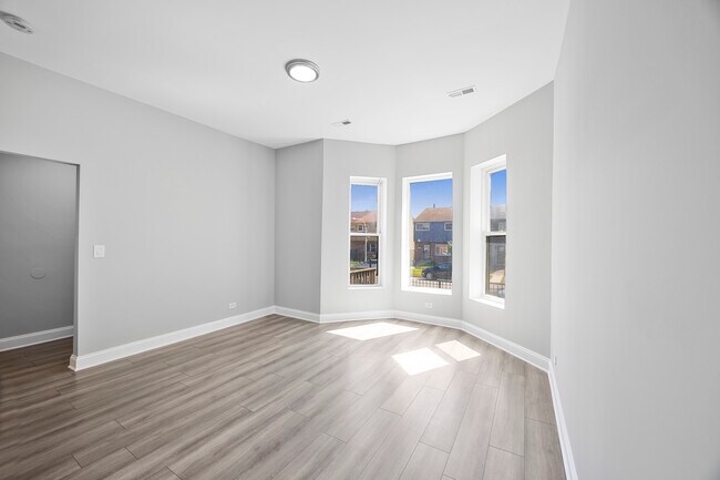 Building Photo - 6522 S Ellis Ave
