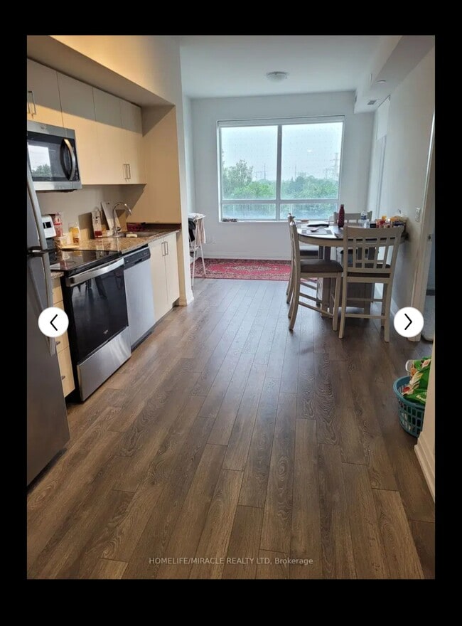 Building Photo - 10 Meadowglen Pl
