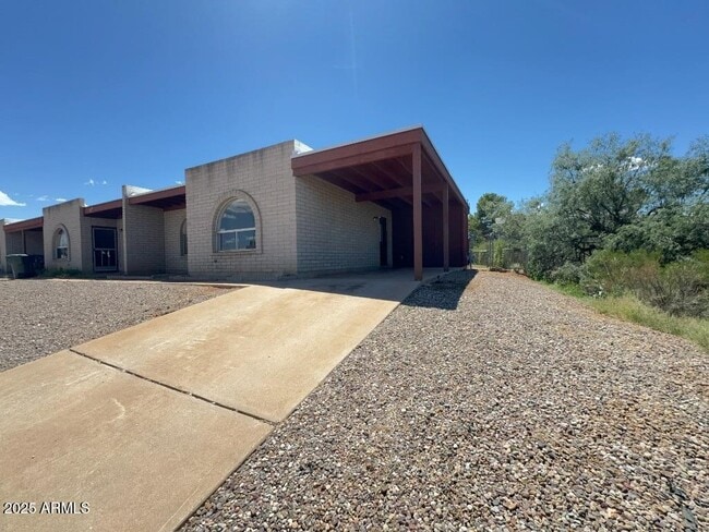 Foto del edificio - 4250 Plaza Oro Loma