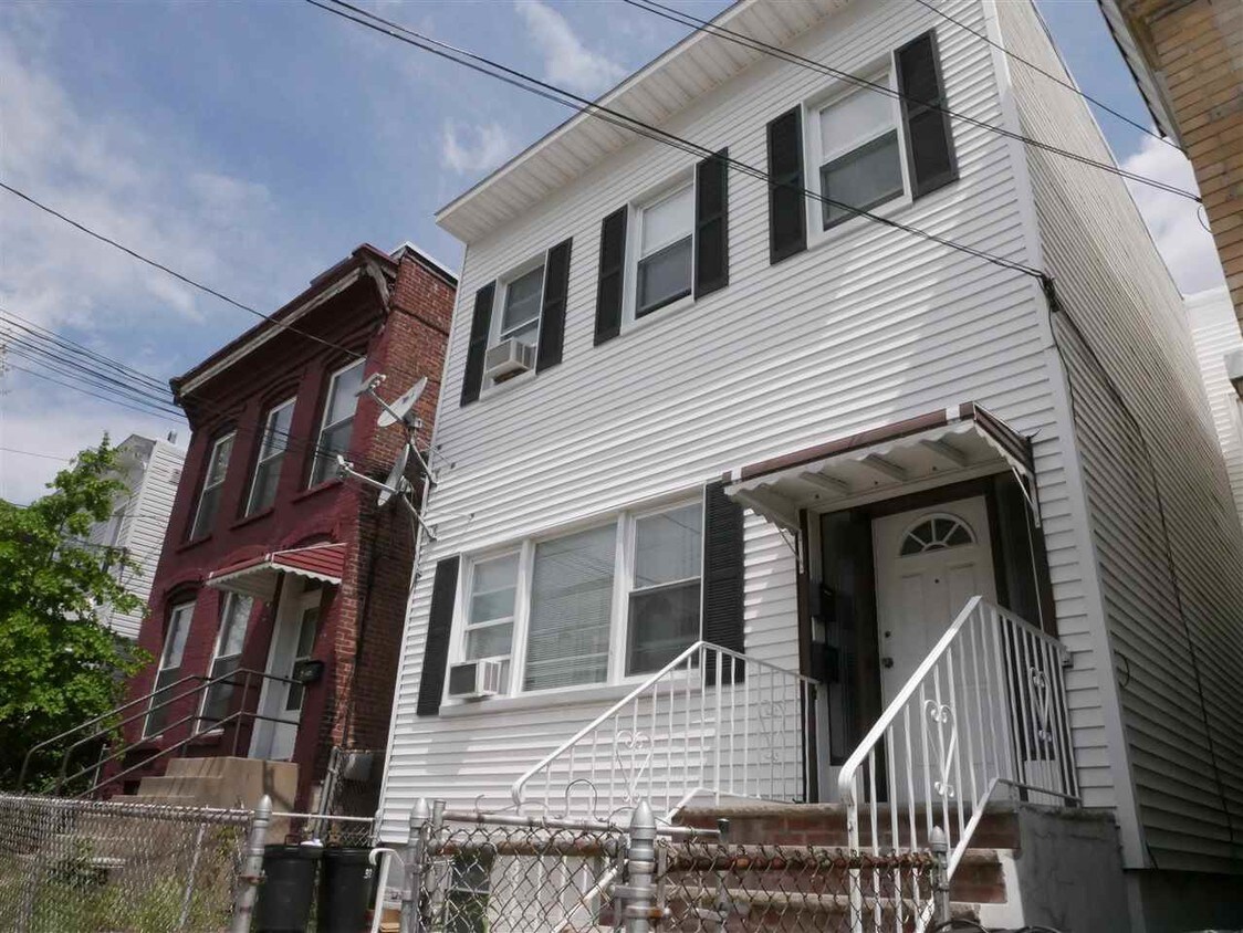 32 Manhattan Ave Unit 1, Jersey City, NJ 07307 Apartment for Rent in