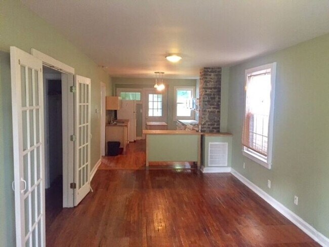Foto del edificio - 3423 Parkwood Ave