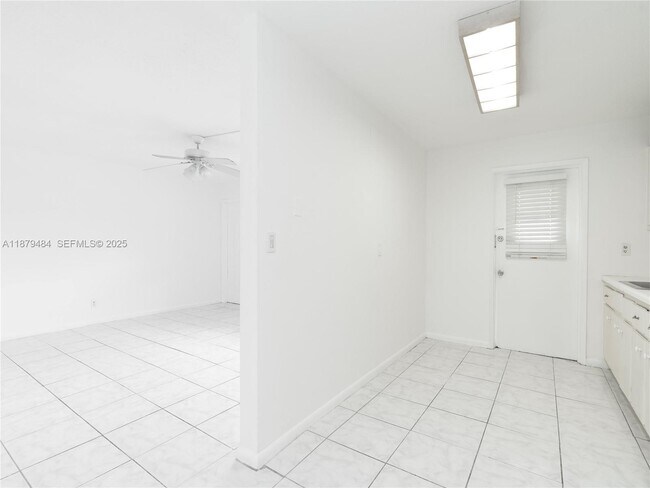 Foto del edificio - 2025 Miami Rd