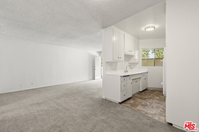 Foto del edificio - 929 N San Vicente Blvd