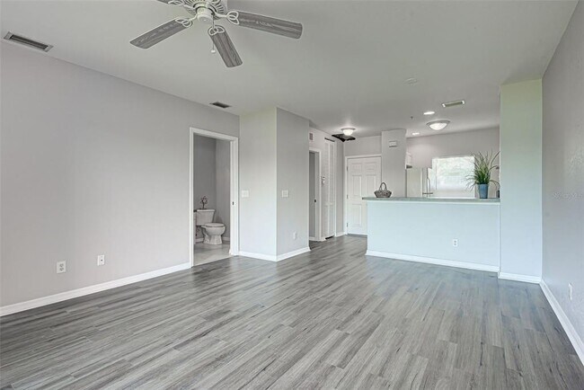 Foto del edificio - 2120 Heron Lake Dr
