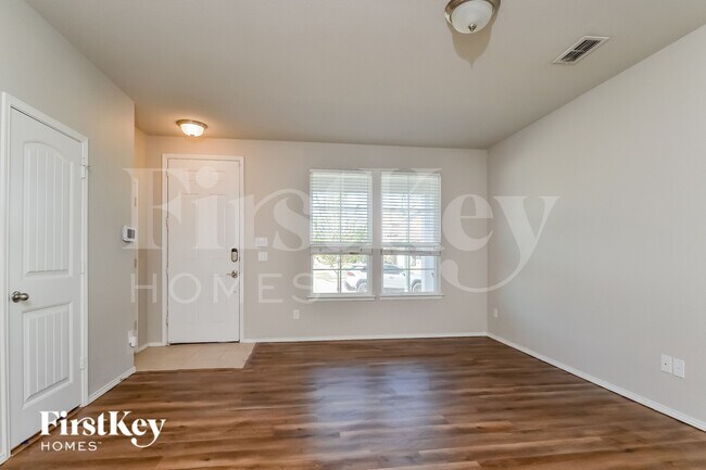 Foto del edificio - 8982 Stallings Dr