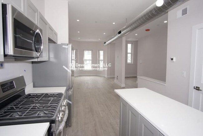 Building Photo - 3 bedroom in Lowell MA 01851