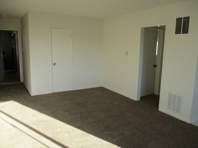 Building Photo - 2038 S Holt Ave
