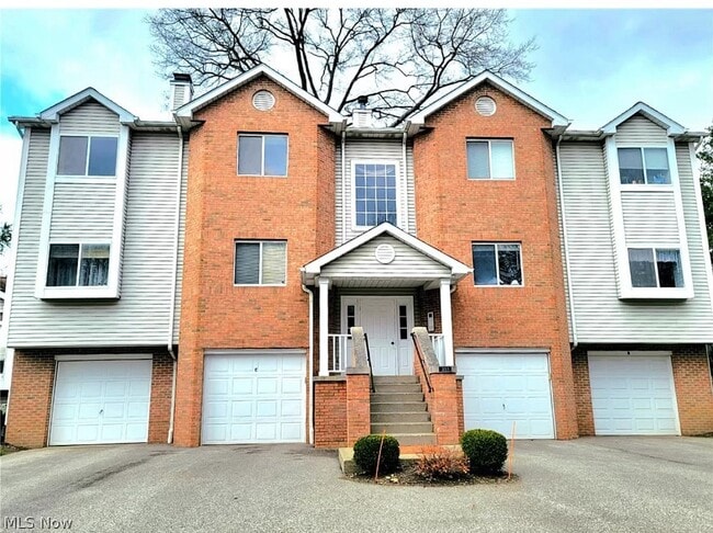 Building Photo - 355 Village Pointe Dr